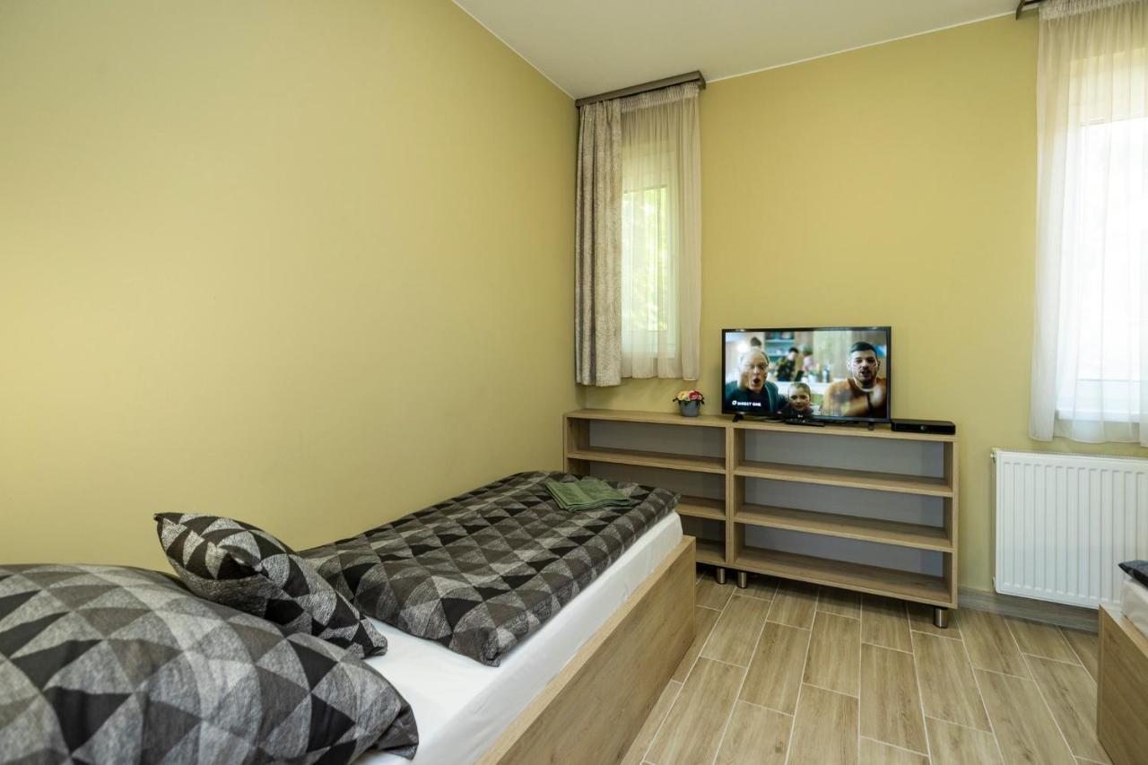 Star Apartman Eger Extérieur photo