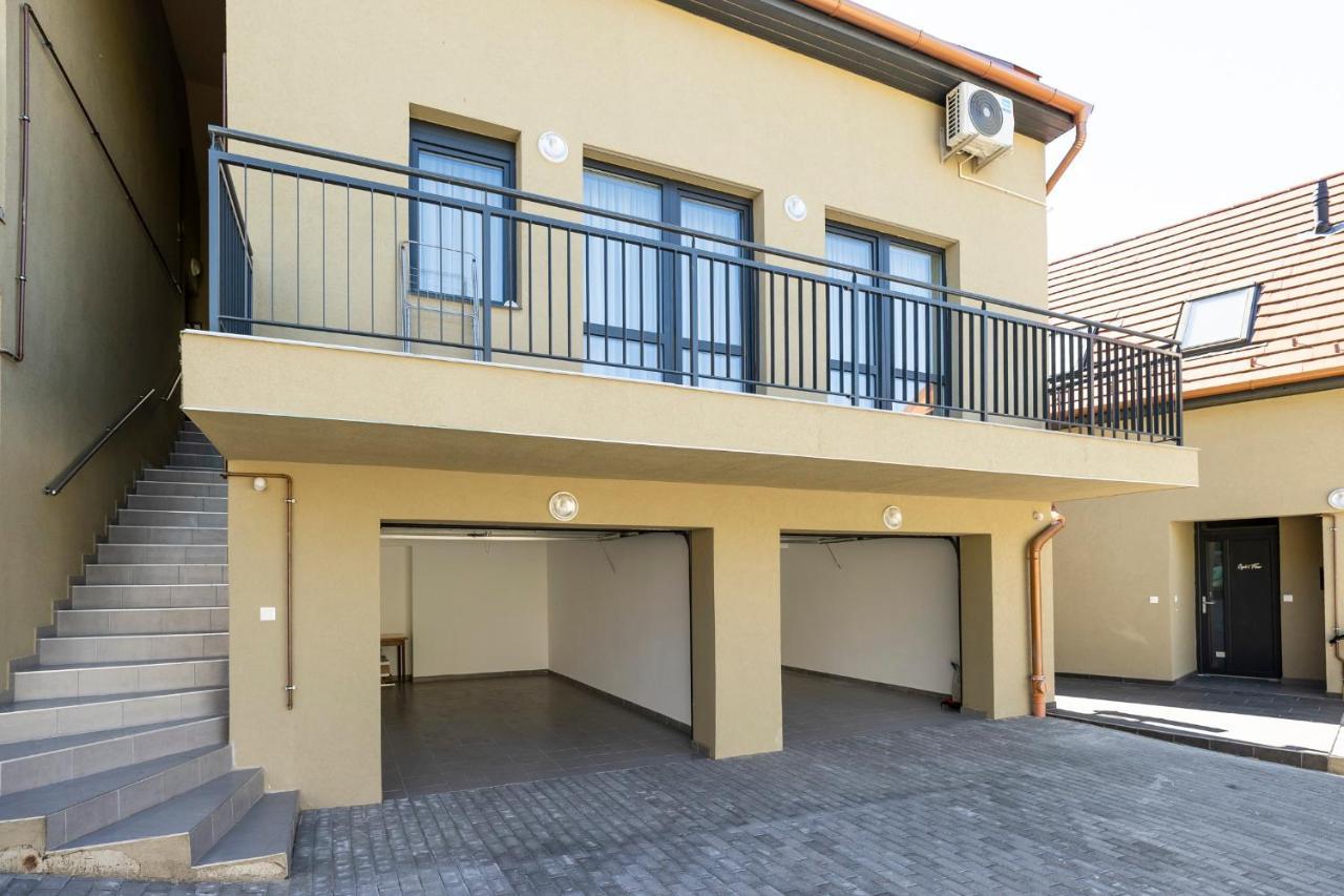 Star Apartman Eger Extérieur photo