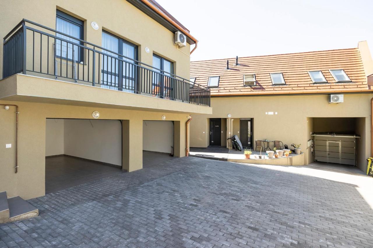 Star Apartman Eger Extérieur photo